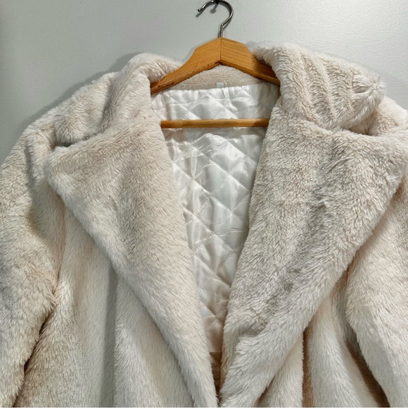 NWOT  Cream Faux Fur Vegan Jacket Coat Unbranded Womens Size L - Picture 3 of 3